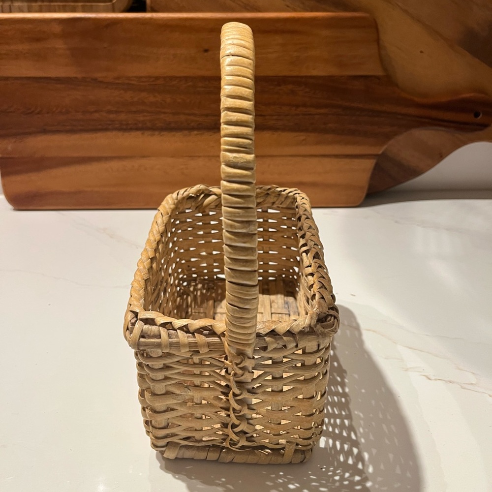 Vintage geometric design basket - Picture 3 of 7